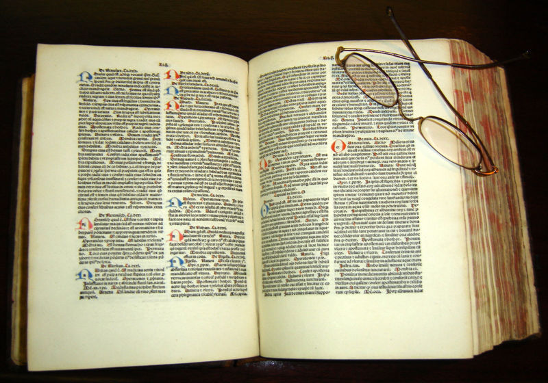 کپی لاتین کتاب قانون بوعلی سینا